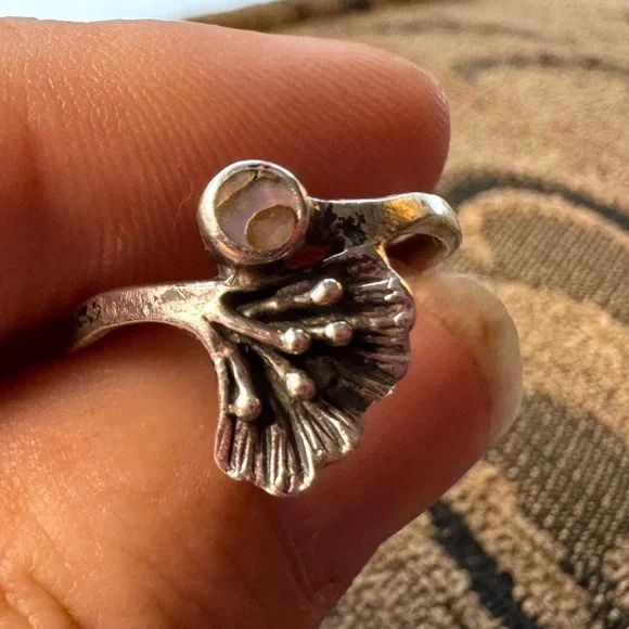 Sterling silver and abalone shell ring. - Picture 10 of 11